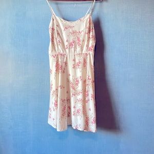 Summer dress with thin straps and elastic in the upper back